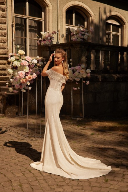 https://www.sposa-lia.com/images/stories/virtuemart/product/3) Britney.jpg